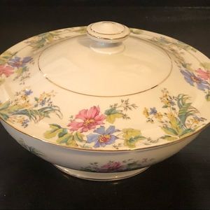 Thomas Ivory Bavaria US zone footed bowl with lid n excellent condition.